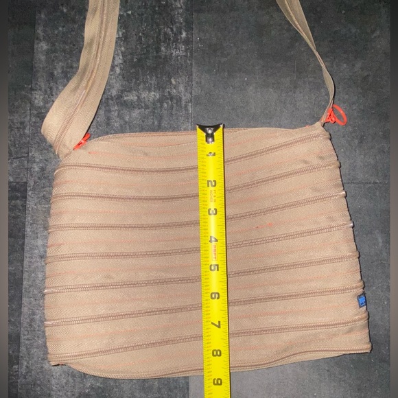 “Goldilocks” size Purse made from 1 zipper! 10 in. wide and 8.5 in. long. New. - Picture 6 of 14